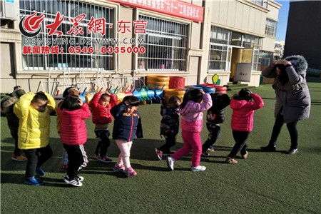 東營區實驗幼兒園:防震自救演練 提高逃生技能