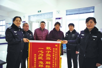 一路“綠燈”只為高考報名學生