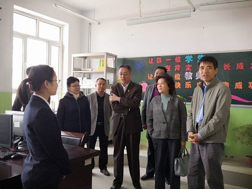 教育部教師工作司處長鹿旭忠來到兵團第六師共青團農場學校調研